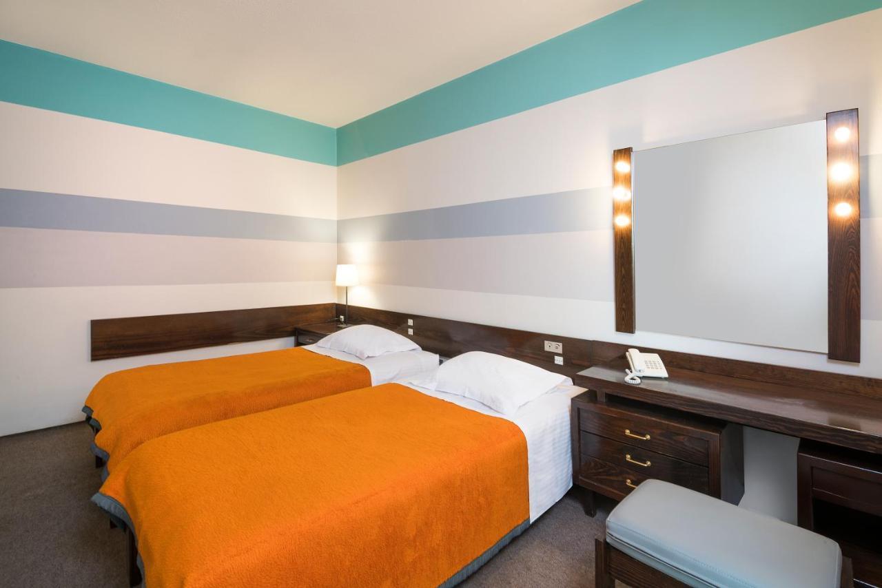 Marina Alimos Hotel Apartments เอเธนส์ ภายนอก รูปภาพ