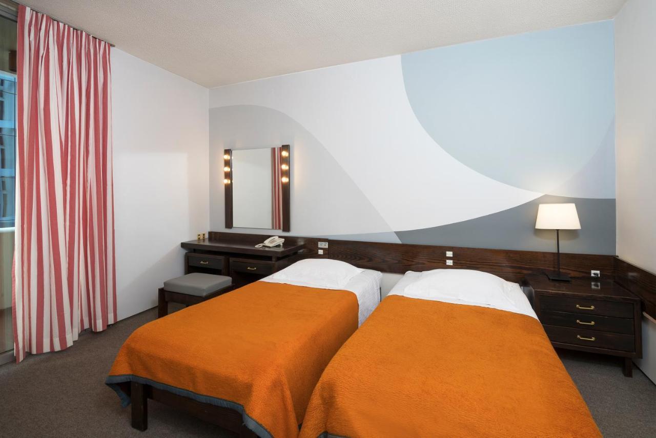 Marina Alimos Hotel Apartments เอเธนส์ ภายนอก รูปภาพ