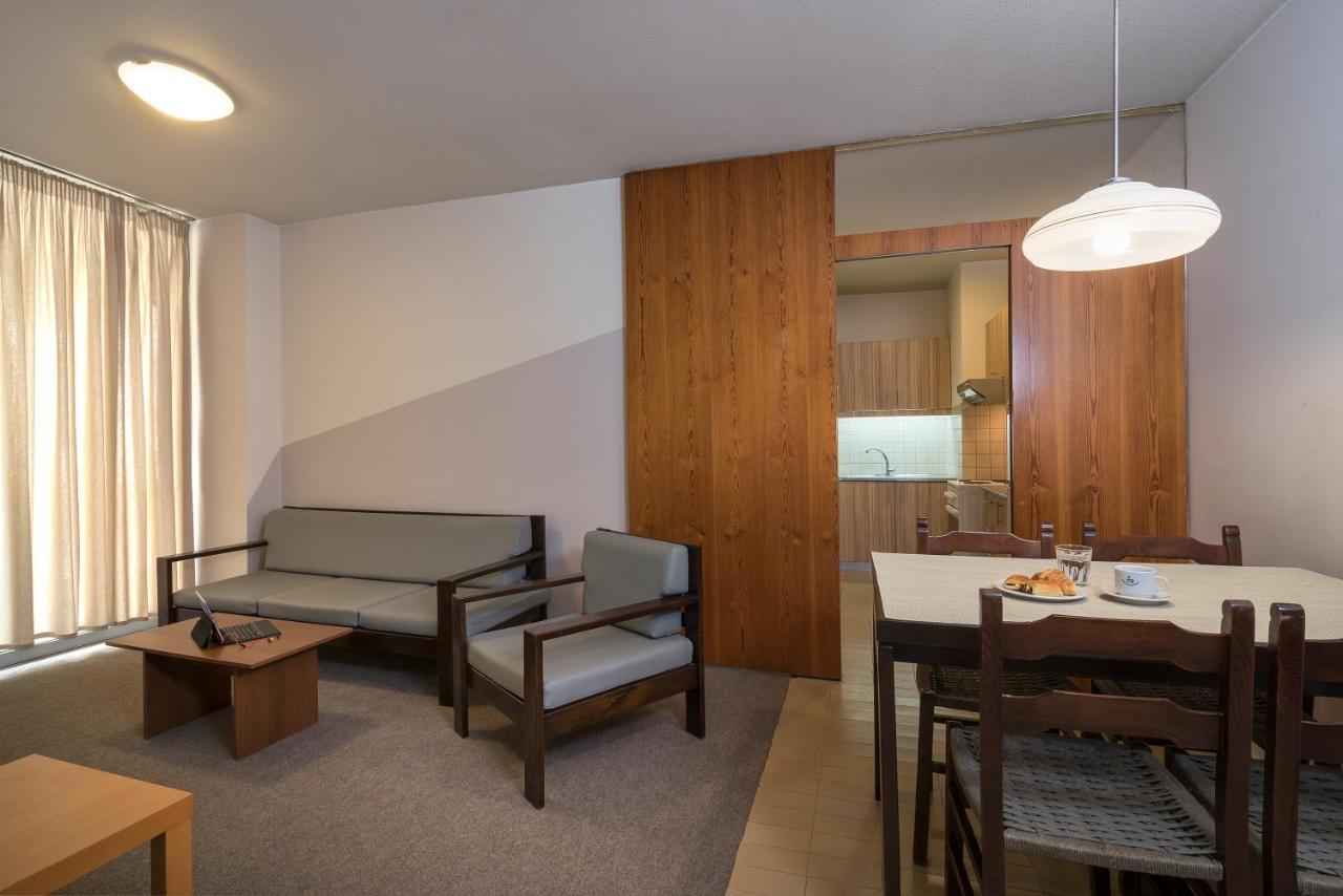 Marina Alimos Hotel Apartments เอเธนส์ ภายนอก รูปภาพ