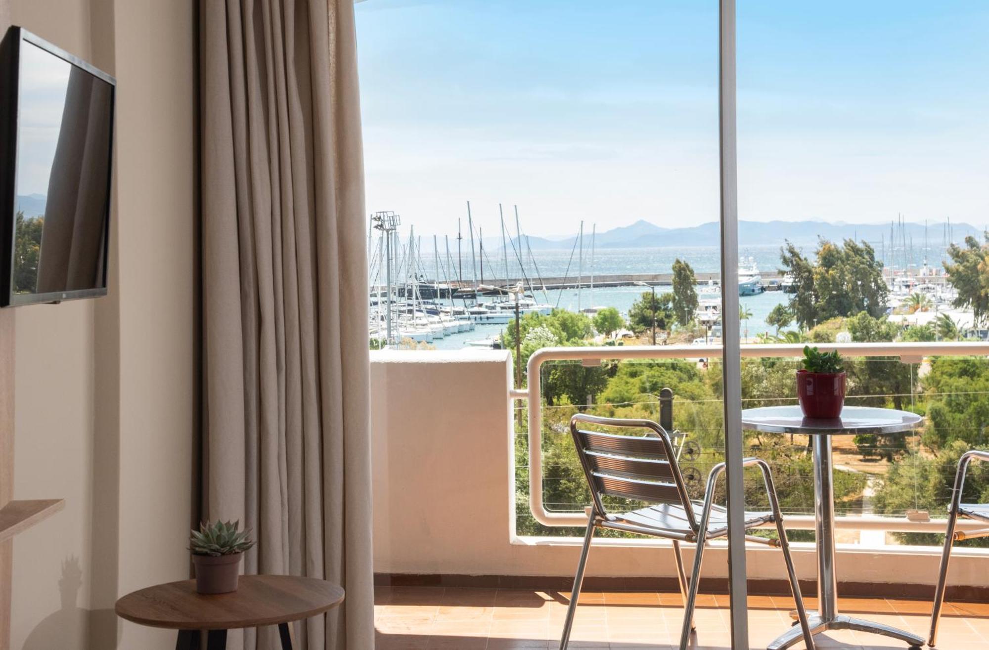 Marina Alimos Hotel Apartments เอเธนส์ ภายนอก รูปภาพ