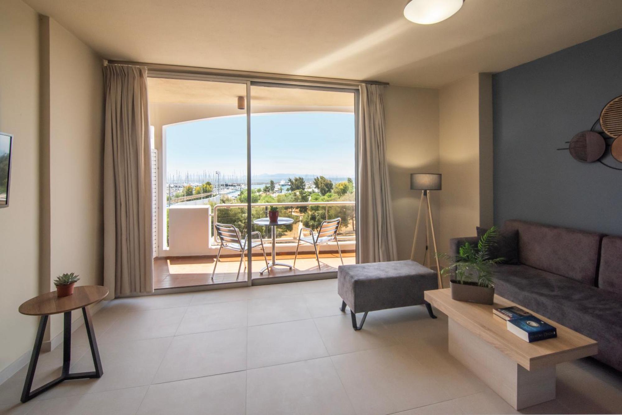 Marina Alimos Hotel Apartments เอเธนส์ ภายนอก รูปภาพ