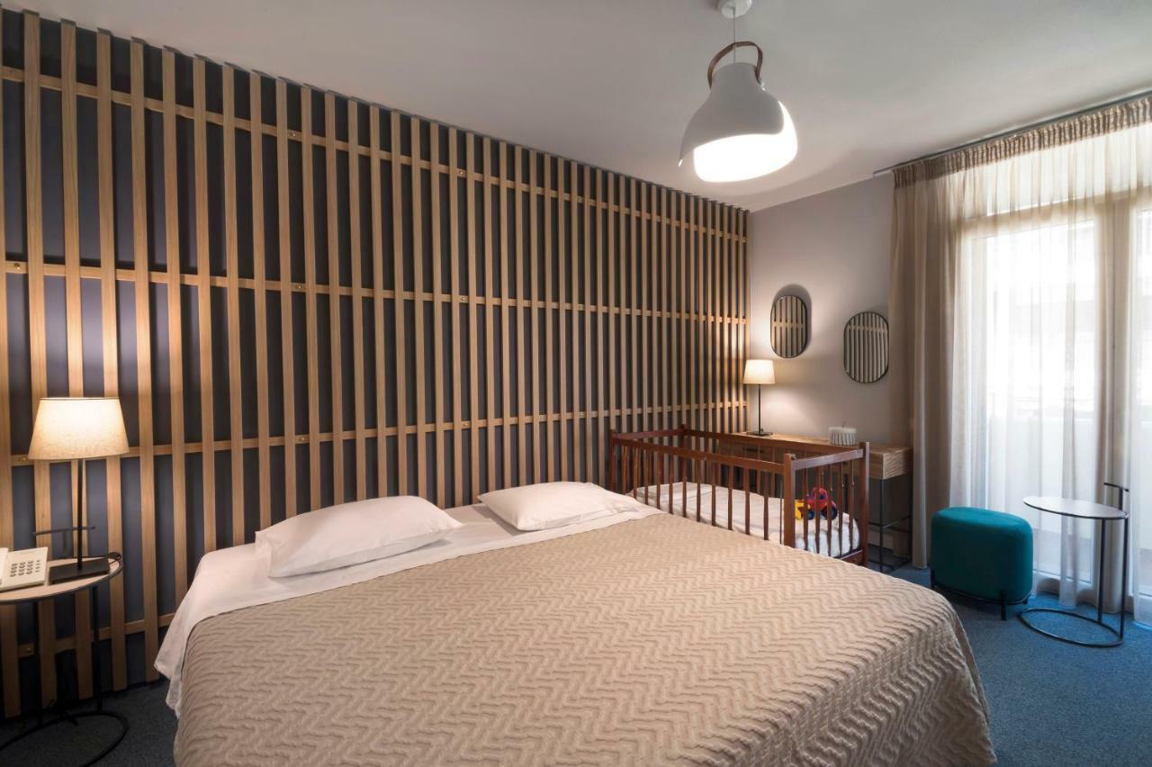 Marina Alimos Hotel Apartments เอเธนส์ ภายนอก รูปภาพ
