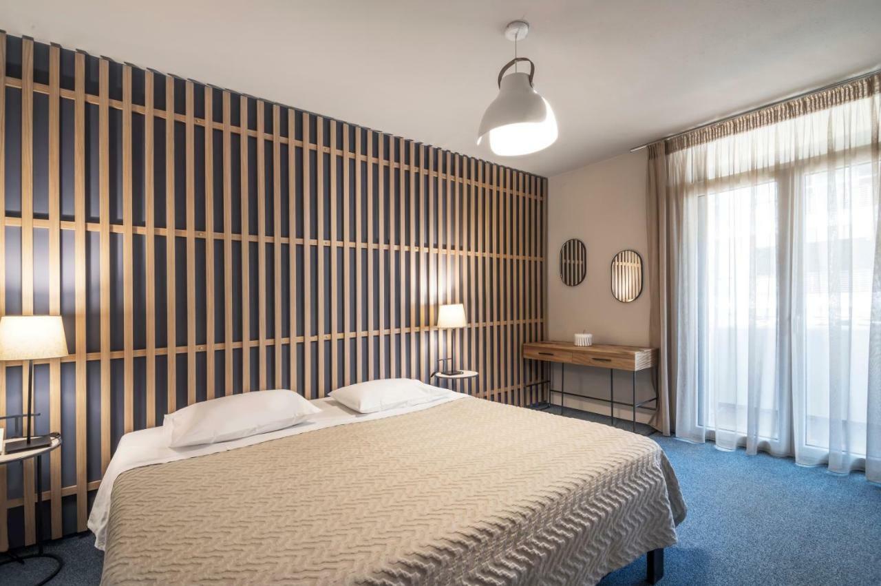 Marina Alimos Hotel Apartments เอเธนส์ ภายนอก รูปภาพ